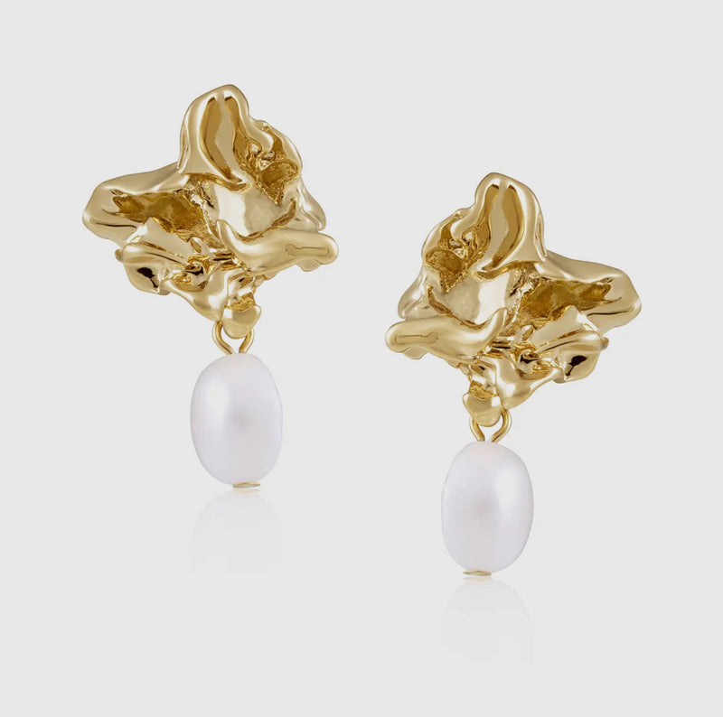 Greta pearl earrings